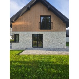 Kamień Bokara w naturalnym oświetleniu – rzeczywisty odcień beżu i ecru