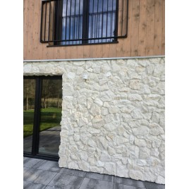 Jasny kamień Bokara Rock Face – efektowna gra cieni na ścianie dekoracyjnej