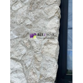 Kamień Bokara kremowy kwarcyt o niereguralnych kształtach