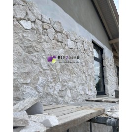 Mrozoodporny kamień elewacyjny Bokara Rock Face – naturalna ochrona ścian budynku