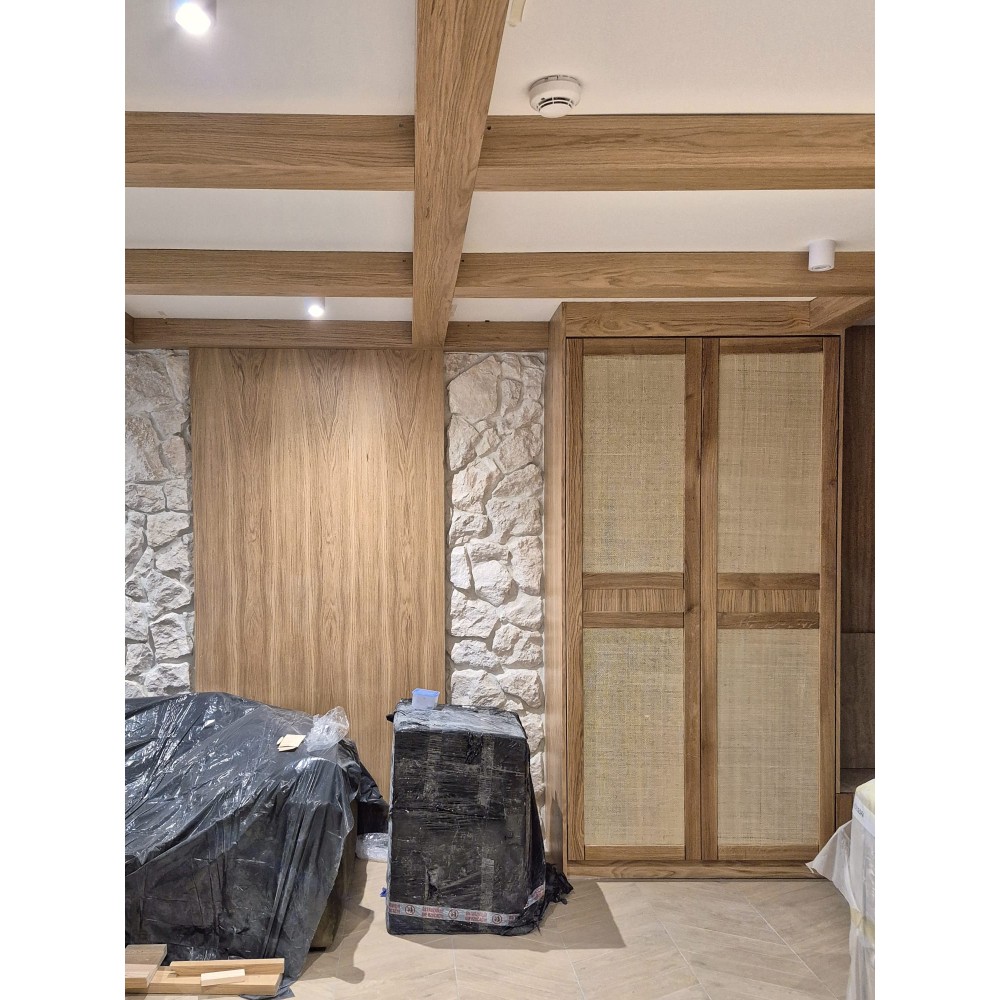 Nowoczesny salon z kamieniem Bokara Rock Face - ściana TV z kamienia naturalnego Nowoczesny salon z kamieniem Bokara Rock Face - ściana TV z kamienia naturalnego